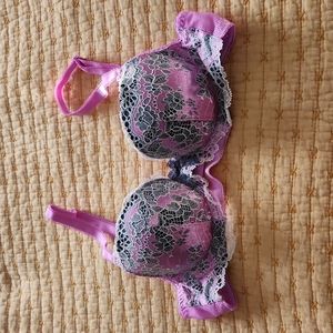 VS Dream Angel's lined Demi EUC 32A